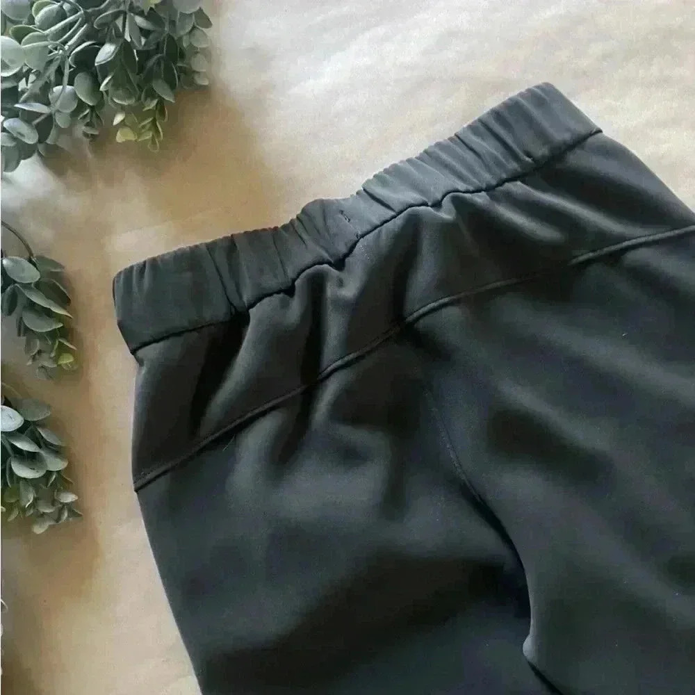 Lululemon On The Fly Pant 28" Olive
Size 2 - Picture 7 of 12